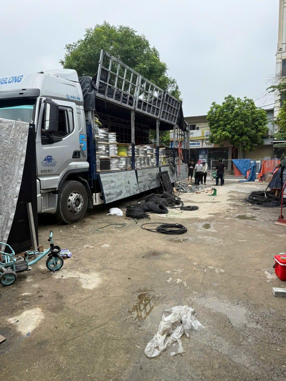 Xe tải Toàn Thắng nhận tang cáp vật tư thanh lý