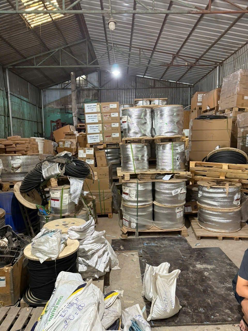 Kho xưởng vật tư Toàn Thắng thu mua trọn gói