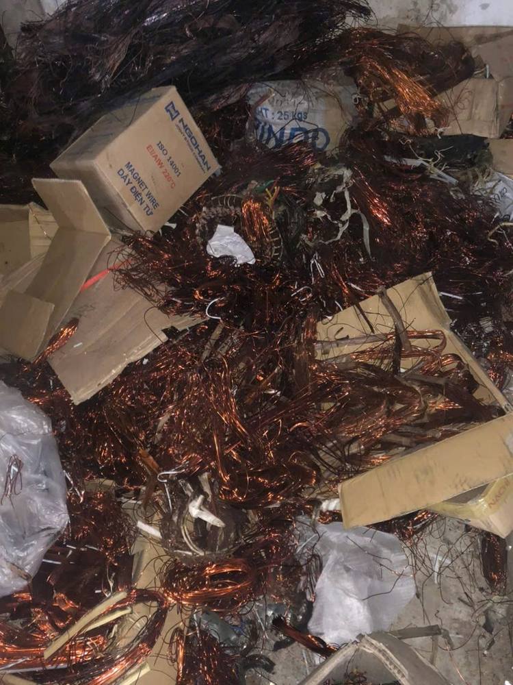 Đồng thau lá đóng bó trên pallet